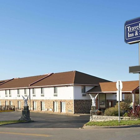 Travelodge Inn & Suites By Wyndham Muscatine Екстериор снимка