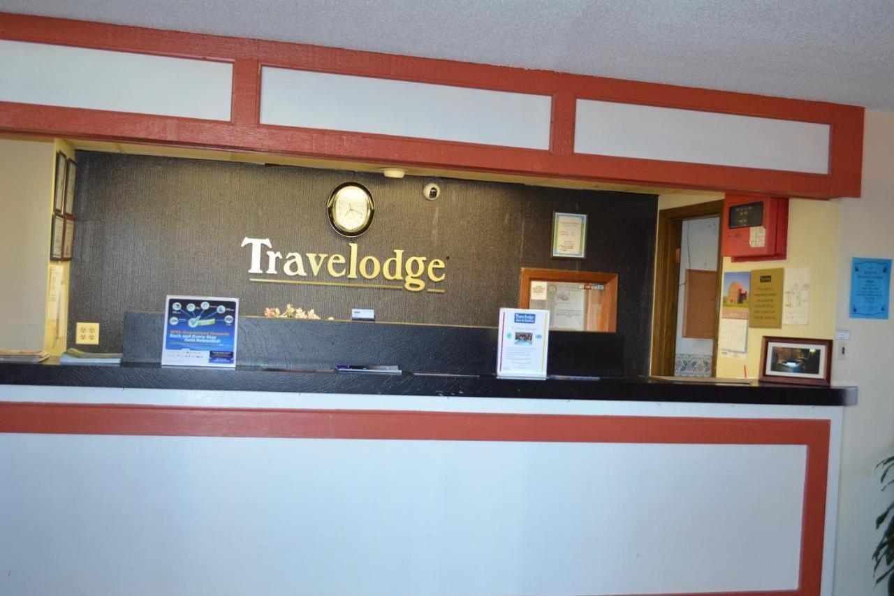 Travelodge Inn & Suites By Wyndham Muscatine Екстериор снимка
