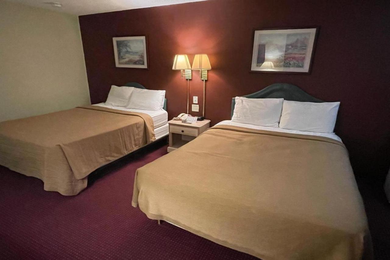 Travelodge Inn & Suites By Wyndham Muscatine Екстериор снимка
