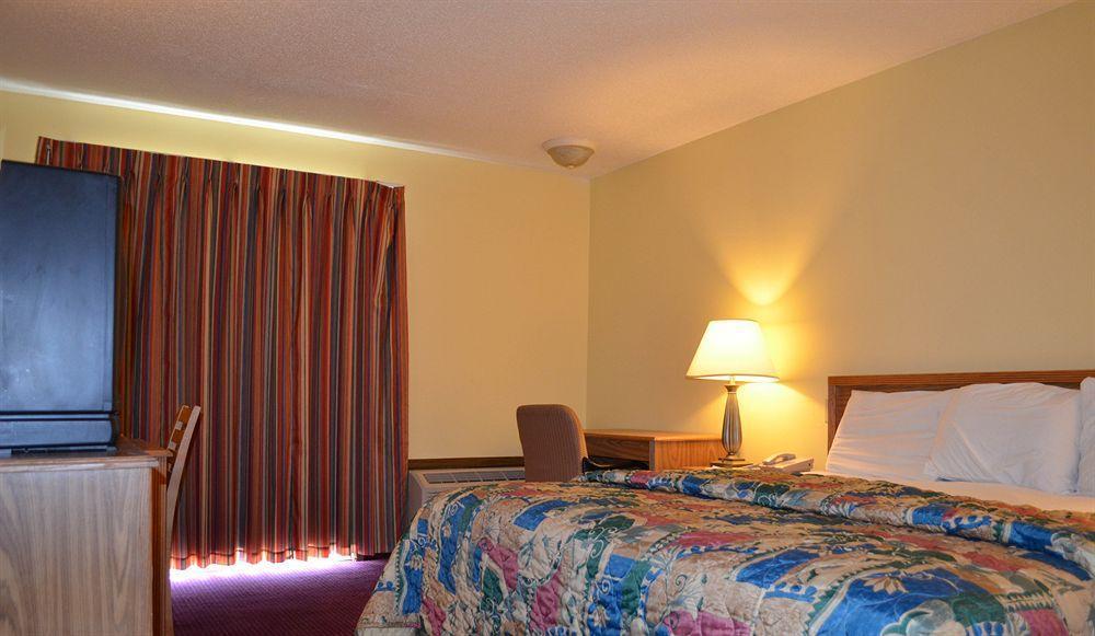 Travelodge Inn & Suites By Wyndham Muscatine Екстериор снимка