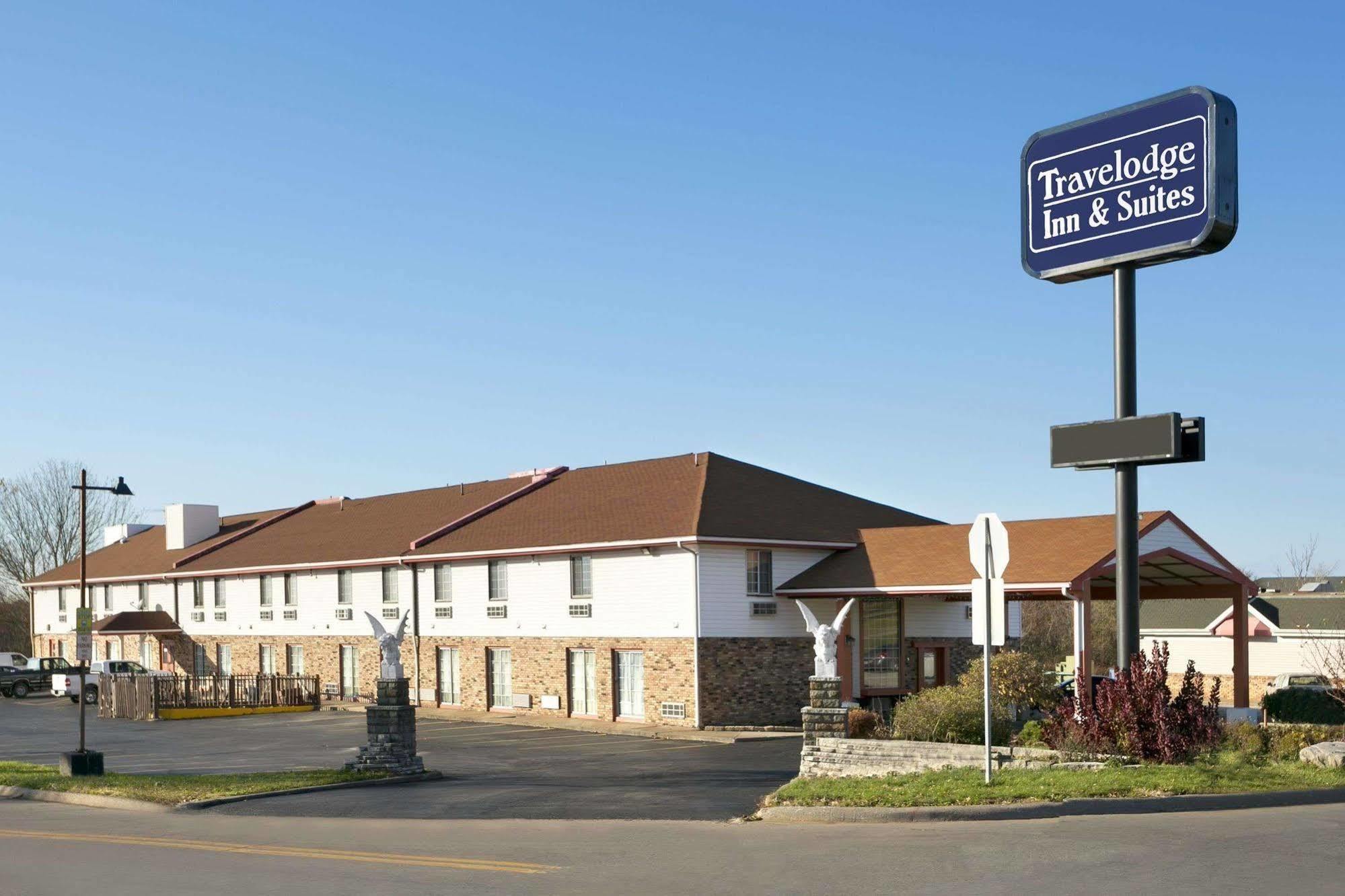 Travelodge Inn & Suites By Wyndham Muscatine Екстериор снимка